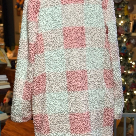 Cozy Pink and White Checkered Women's Sherpa style Coat girly medium oversized - Picture 5 of 6
